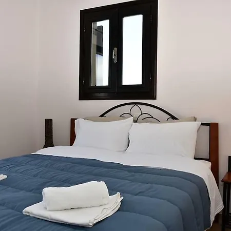 Theoni's Santorini Views Εμπορειό